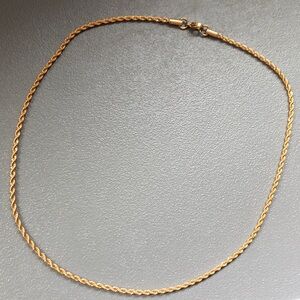 Elegant Gold Chain Necklace